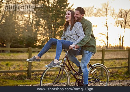 
                Paar, Glücklich, Spaß, Verliebt, Ausflug, Radfahren                   