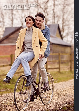 
                Paar, Lächeln, Spaß, Verliebt, Radfahren                   