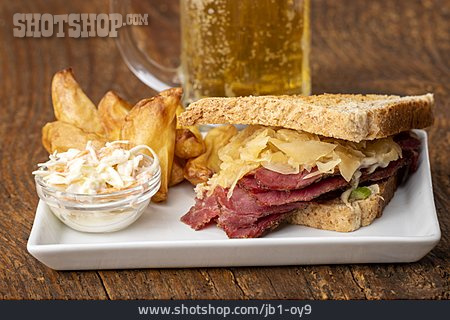 
                Amerikanische Küche, Mittagessen, Reuben Sandwich                   