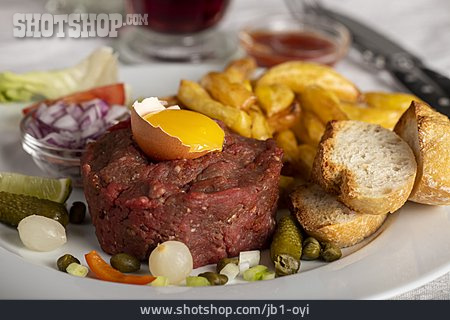 
                Abendessen, Beefsteak Tatar                   