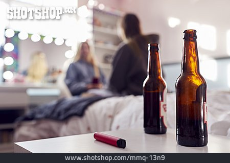 
                Teenager, Alkohol, Bier, Freundinnen                   
