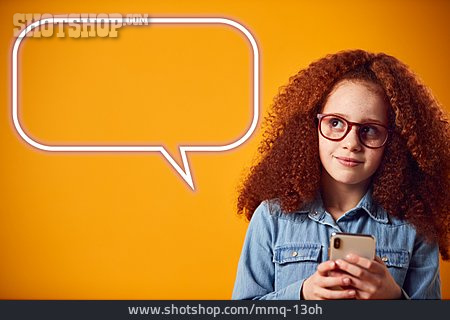 
                Textfreiraum, Mädchen, Schreiben, Nachdenken, Sms, Smartphone, Sprechblase                   