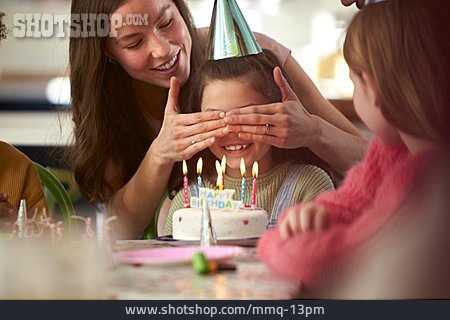 
                Glücklich, überraschung, Kinder, Kindergeburtstag, Geburtstagskuchen                   