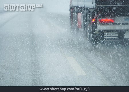 
                Unfallgefahr, Schneefall, Wetterverhältnisse                   