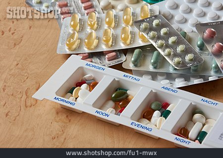 
                Medizin, Dosierung, Tablettenbox                   