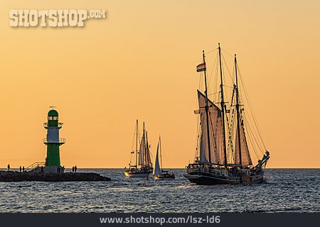
                Segelschiff, Ostseeküste, Molenturm                   