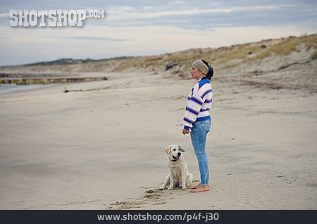 
                Frau, Strand, Spaziergang, Hund                   