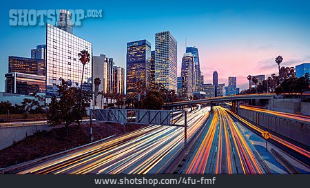 
                Los Angeles, Lichtspur, Stadtautobahn                   
