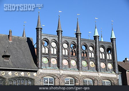 
                Mittelalterlich, Backsteingotik, Lübecker Rathaus                   
