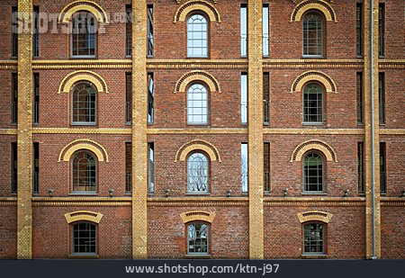 
                Fassade, Fenster, Backsteingebäude                   
