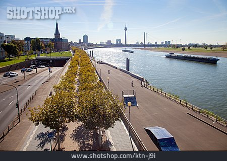 
                Düsseldorf, Rheinuferpromenade                   