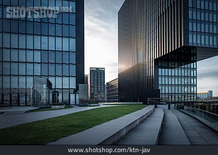 
                Bürogebäude, Medienhafen, Düsseldorf                   