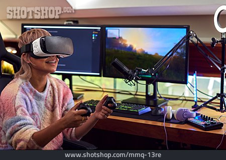 
                Spielen, Virtuelle Realität, Mikrofon, Videospiel, Simulation, 3d-brille, Head-mounted Display, Gamerin                   