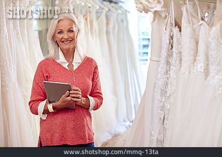 
                Hochzeitskleid, Verkäuferin, Brautmoden, Modegeschäft                   