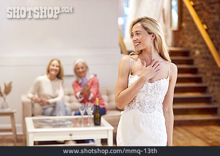 
                Braut, Hochzeitskleid, Brautkleid, Brautmoden, Aussuchen                   