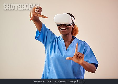 
                Virtuelle Realität, Digital, Krankenschwester, Videobrille, Head-mounted Display                   