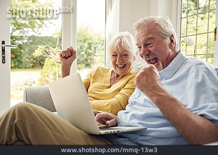 
                Zuhause, Online, Jubel, Seniorenpaar                   