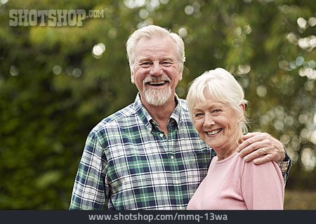 
                Verbundenheit, Seniorenpaar                   