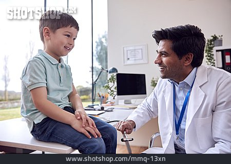 
                Junge, Lächeln, Kinderarzt                   