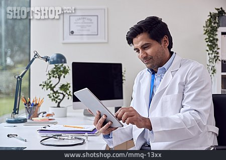 
                Smiling, Office, Doctor, Digital, Tablet-pc                   