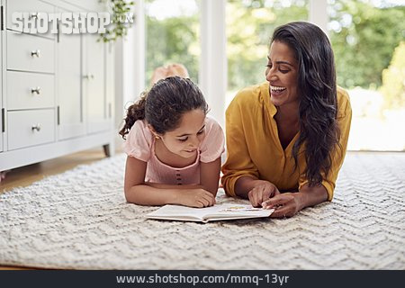 
                Mutter, Zuhause, Lesen, Entspannt, Tochter                   