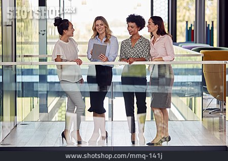 
                Business, Meeting, Team, Unternehmen, Frauenpower, Kolleginnen, Kollaboration                   