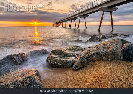 
                Strand, Seebrücke, Badalona                   