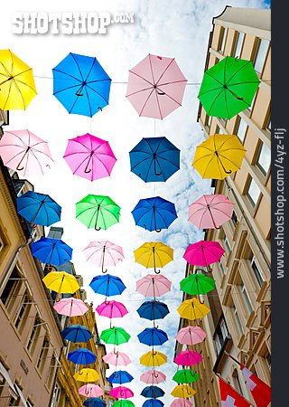 
                Farbenfroh, Regenschirm, Fußgängerzone                   