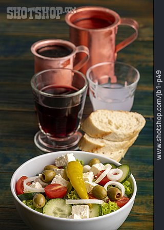 
                Griechischer Salat, Vorspeise, Ouzo                   