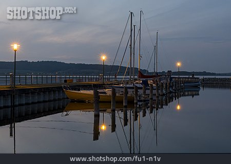
                Hafen, Boote, Kummerower See                   