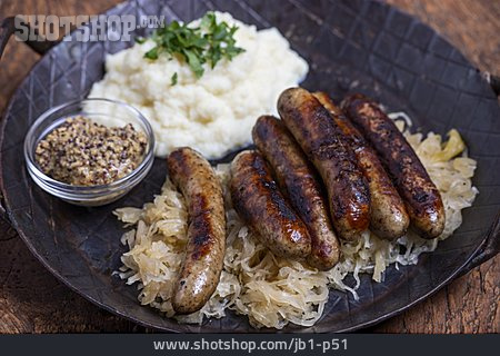 
                Sauerkraut, Deutsche Küche, Bratwürstchen                   