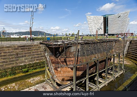 
                Schiffswrack, Titanic Belfast Museum                   