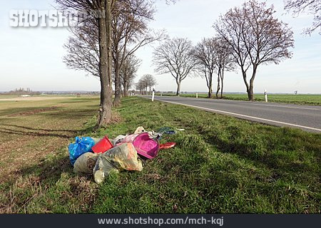 
                Müll, Straßenrand, Landstraße                   