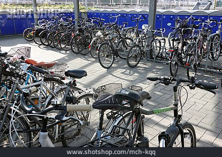 
                Parken, Fahrräder, Fahrradparkplatz                   
