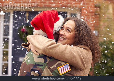 
                Paar, Glücklich, Umarmen, Weihnachten, Soldat, Heimkehr                   