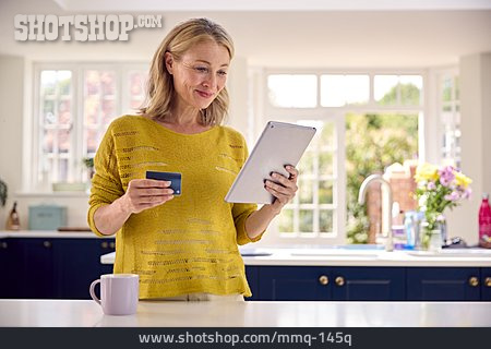 
                Frau, Kreditkarte, Online, Onlineshopping, Tablet-pc                   