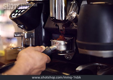 
                Espresso, Zubereitung, Mahlen, Kaffeemaschine                   