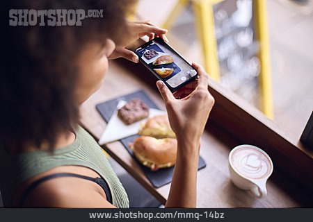 
                Essen, Café, Fotografieren, Smartphone                   