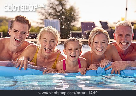 
                Sommer, Pool, Familie, Luftmatratze, Familienporträt                   