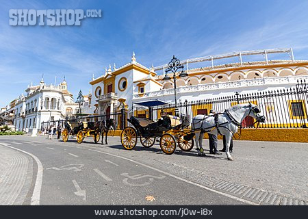 
                Sevilla, Pferdekutsche, Stierkampfarena                   