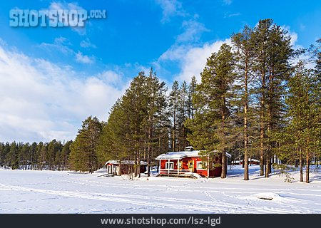 
                See, Zugeschneit, Holzhütte, Finnland                   