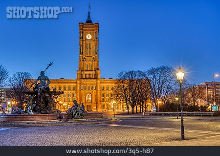 
                Berlin, Rotes Rathaus, Neptunbrunnen                   