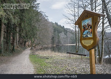 
                Wanderweg, Bildstock, Kreuzwegstation                   