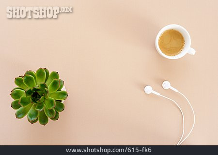 
                Espresso, Zimmerpflanze, Kopfhörer                   