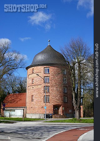 
                Hochbunker, Mühlentor, Lübecker Stadtbefestigung                   