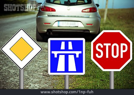 
                Auto, Verkehrszeichen, Fahrprüfung                   