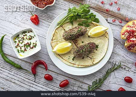
                Fleischspieß, Fladenbrot, Köfte, Seekh Kebab                   