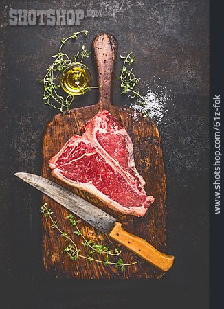 
                Rindersteak, T-bone-steak, Porterhouse-steak                   