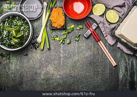 
                Asiatische Küche, Mittagessen, Kochzutaten, Algensalat                   