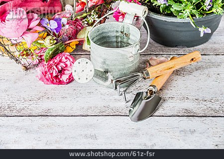 
                Gärtnern, Gartenwerkzeug, Gartenzeit                   